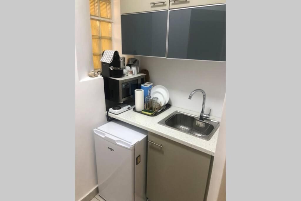 Exarcheia: Independent Ground Floor House. Apartamento Atenas Exterior foto